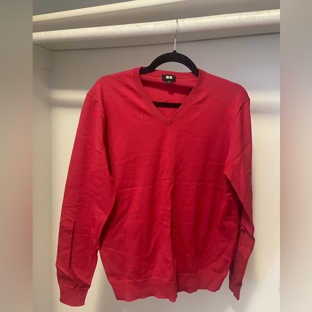 UNIQLO VNECK PULLOVER SWEATER
